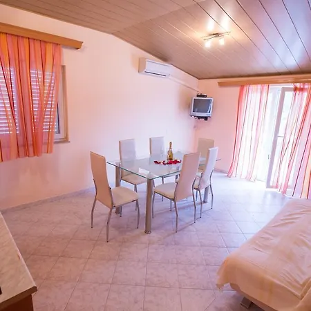 Dunja Piric Apartmán Lopar