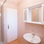 Dunja Piric Apartment Lopar