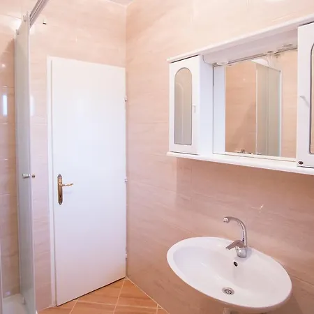 Dunja Piric Apartment Lopar